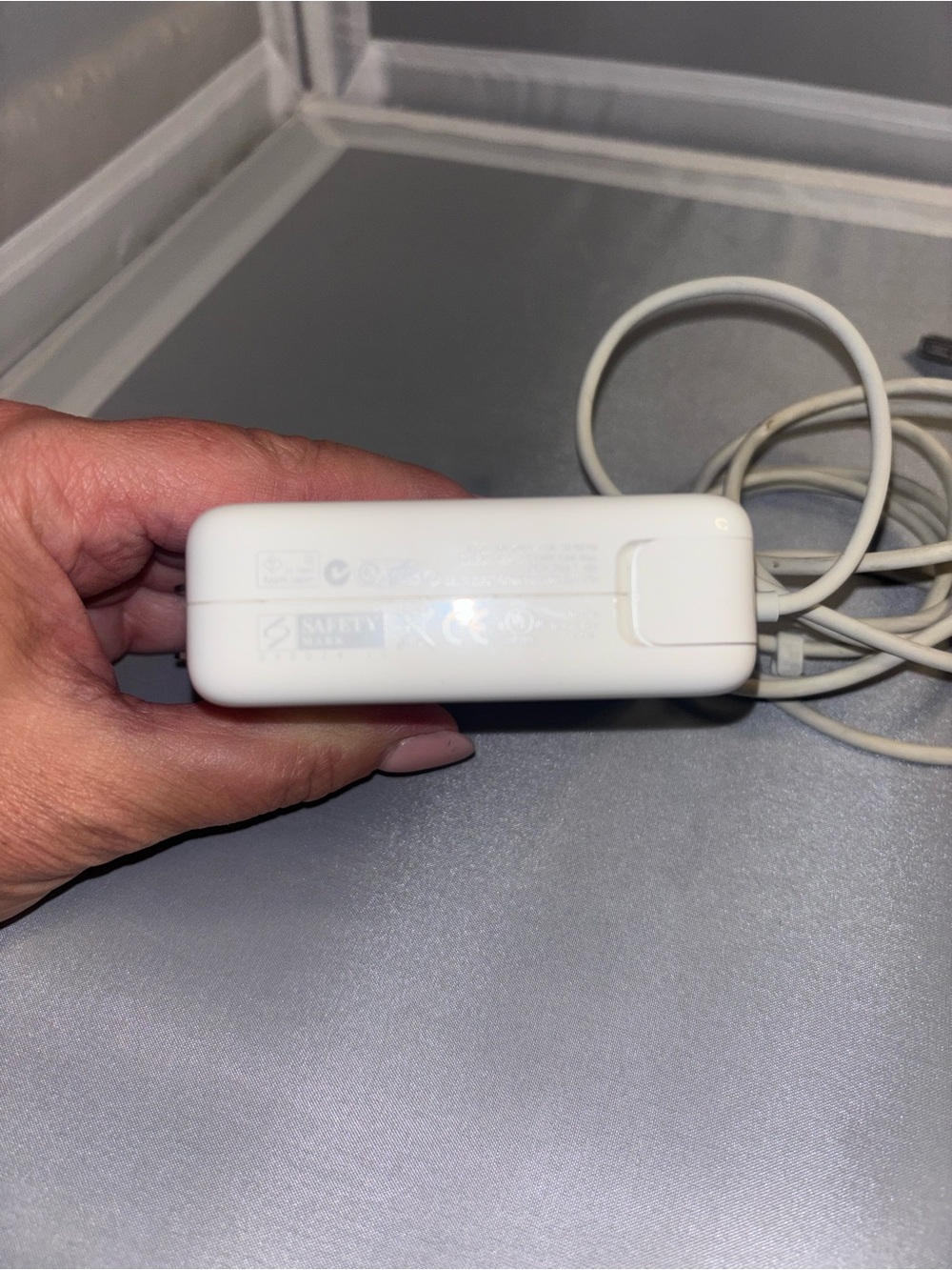 Apple MagSafe 85w Power Adapter for MacBook - Picture 4 of 8